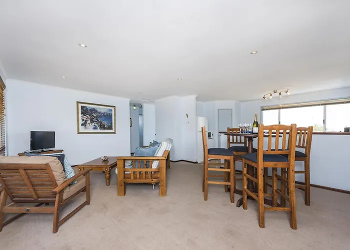 Beach Break - Family Accommodation With Ocean Views