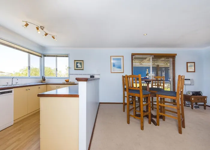 Beach Break - Family Accommodation With Ocean Views